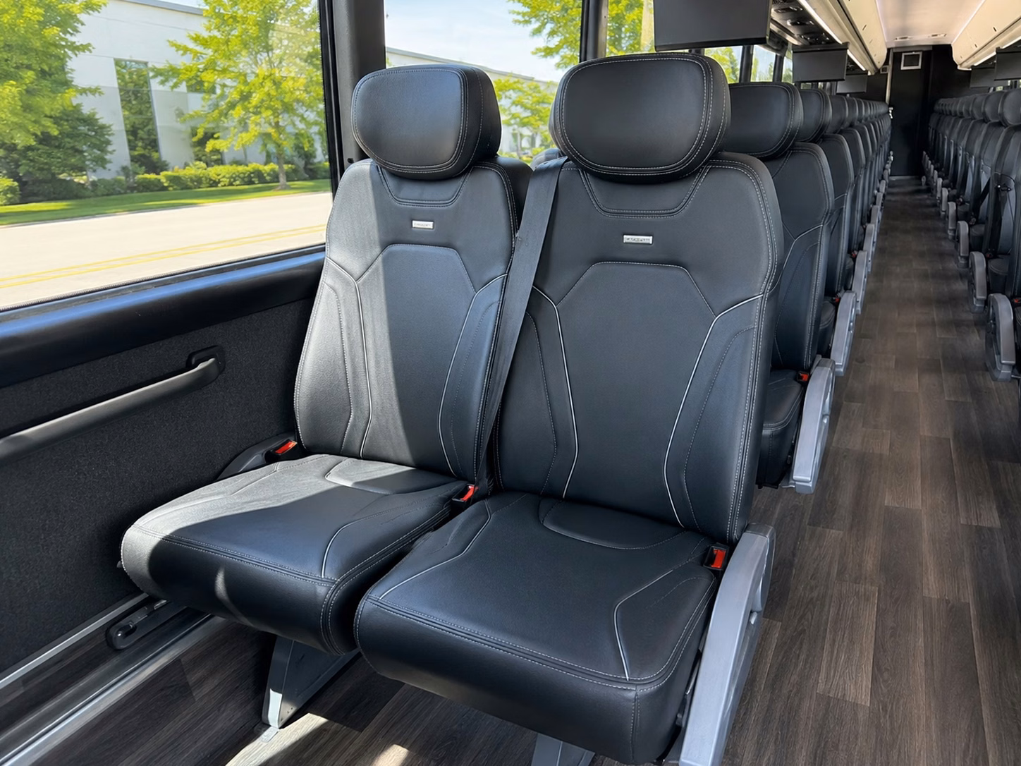 choose the right bus for your huntsville barn or outdoor wedding venue